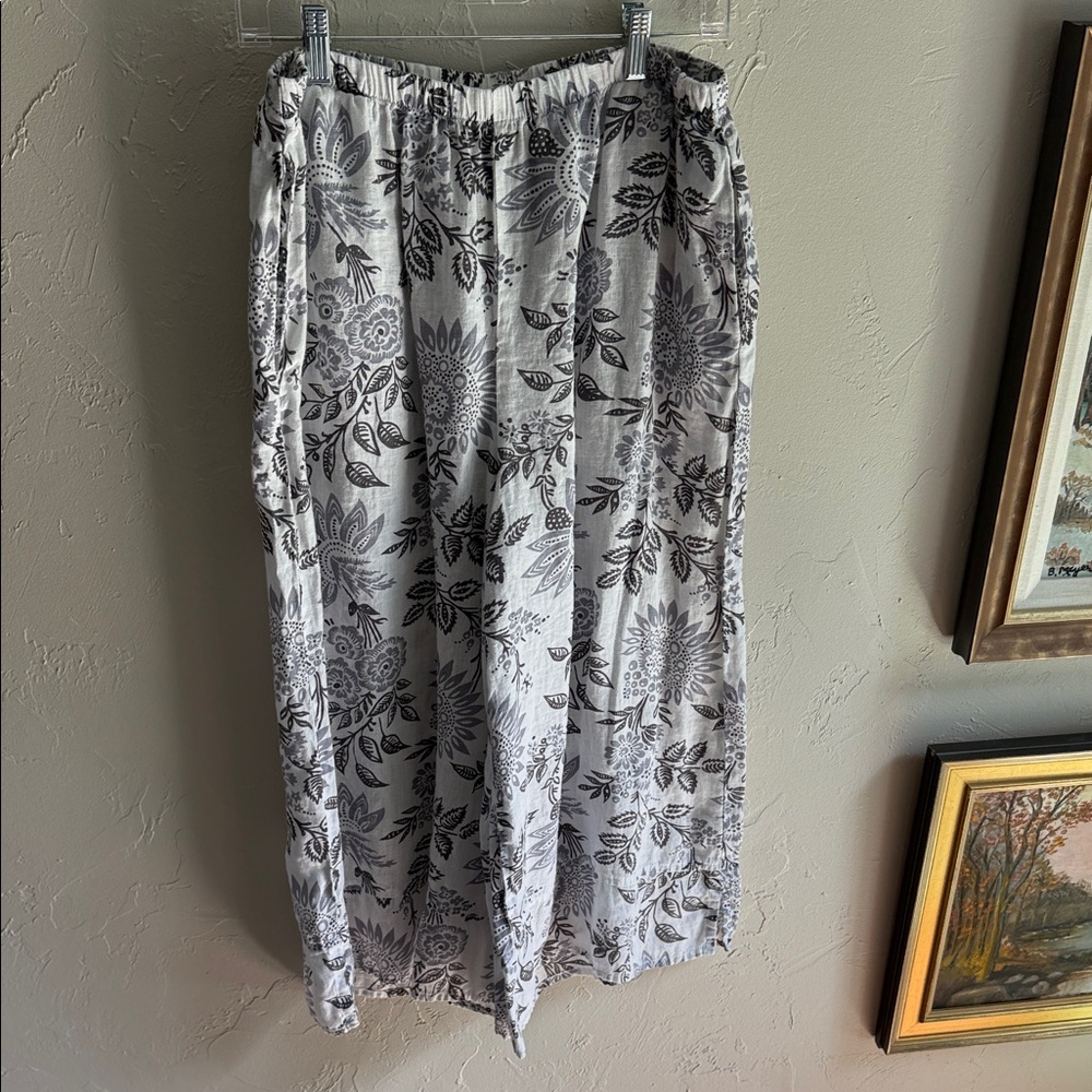 Floral Wide-Leg linen Pants in Black, White, Grey.